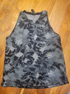 The North Face Gray & Black Camouflage Tank Top